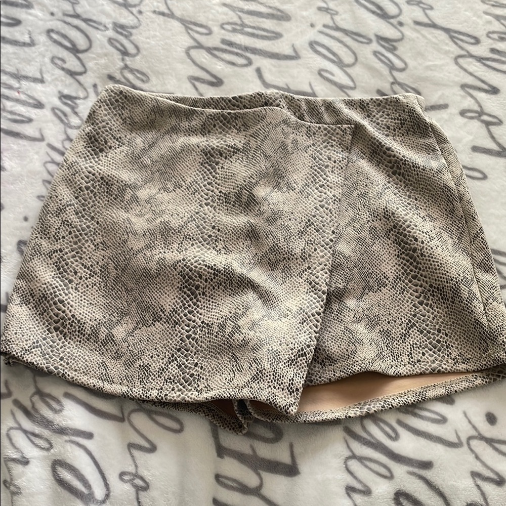 Stylish Snake Print Women's Shorts